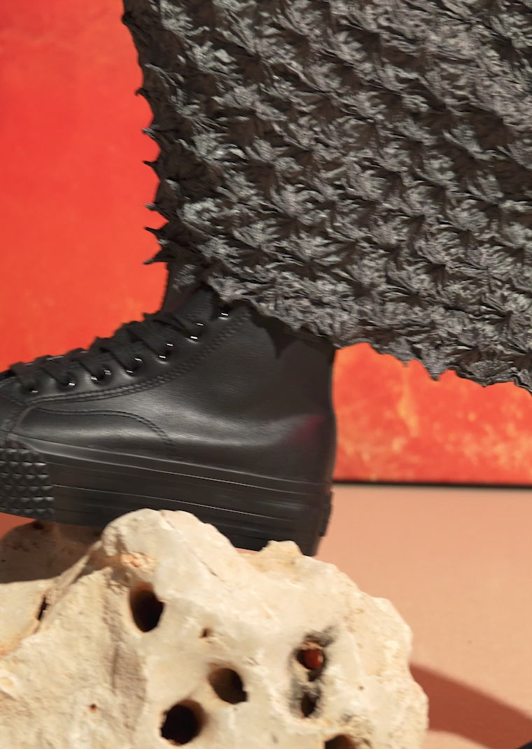 Load video: Triple Med Black