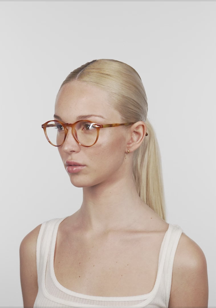 Load video: Ultra Light Max Tort / Blue Block