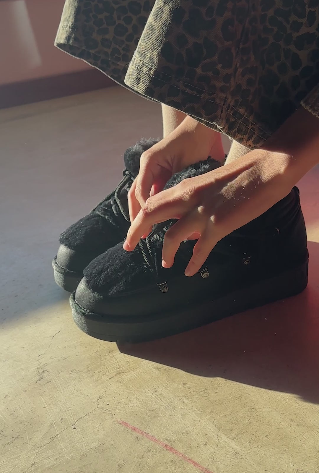 Load video: Nordic  Trk Fur Low Black