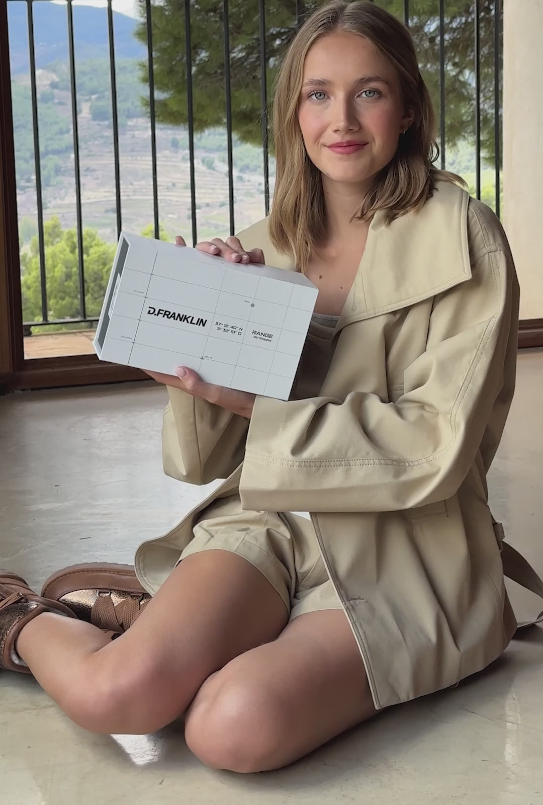 Load video: Range Black / Black