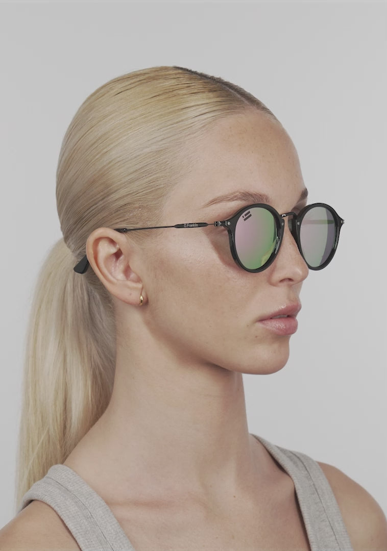 Load video: Roller TR90 Black / Pink