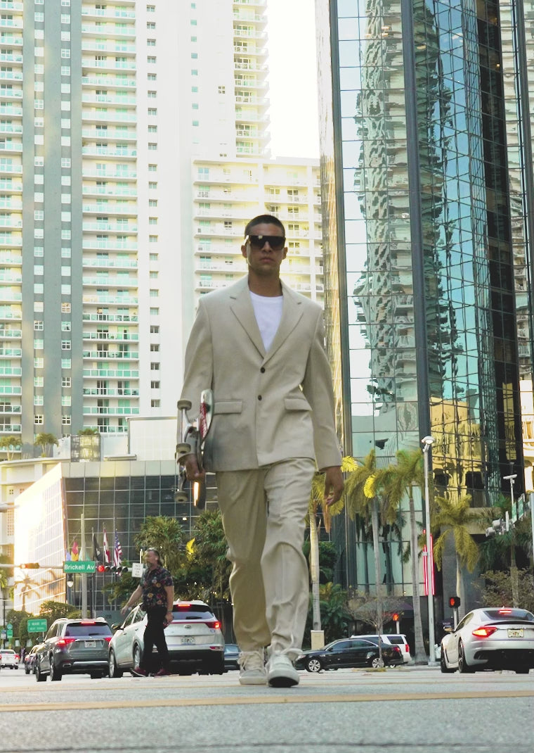 Load video: Echo Flame White / Black